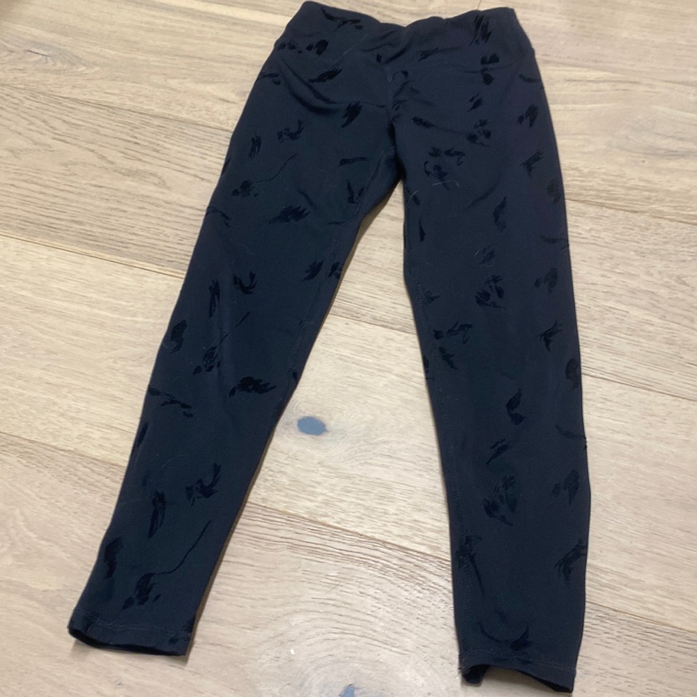 Black yoga leggings with pattern